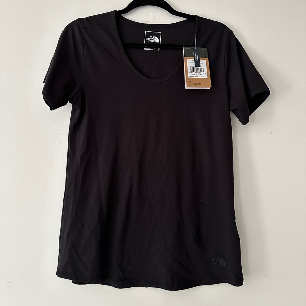 NWT The north face scoop, neck, cap sleeve tee in black small